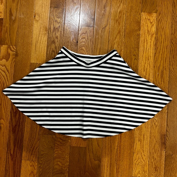 Abercrombie & Fitch Striped Black & White Raw Hem Mini Skirt Size S - Picture 7 of 12